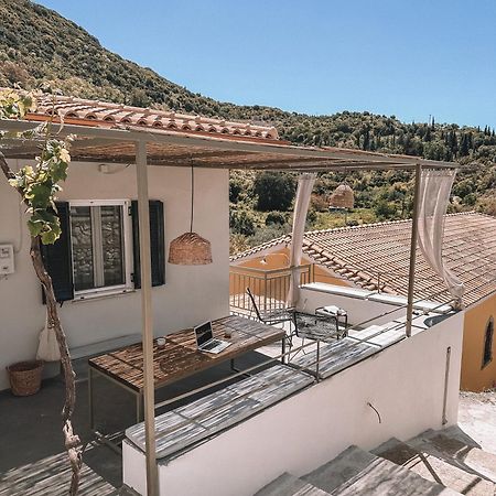 Terra Del Nonno Villa Drymon Exterior photo